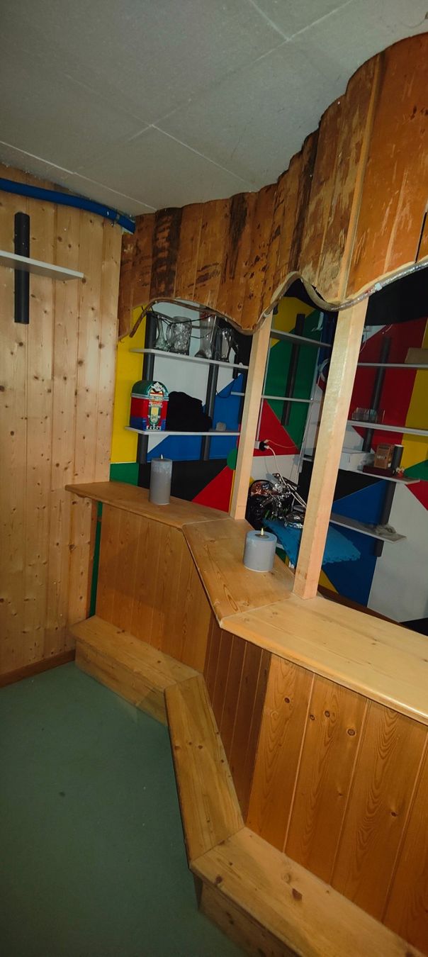 Ladenausstattungen & Messebau: Bartheke aus Holz – Gebraucht aus Langnau b. Reiden von Chuba57 3