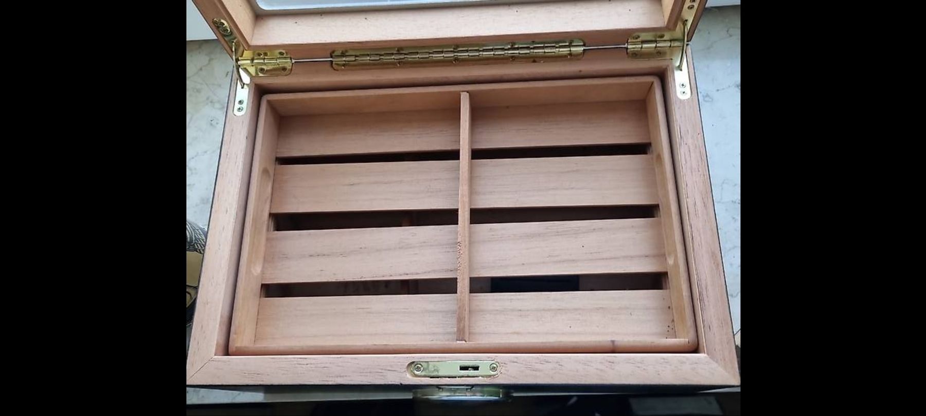 Humidor per sigari: Humidor schwarz mit Hygrometer neuwertig – Nuovo (secondo la descrizione) da Winterthur venduto da fab_xwh7 1