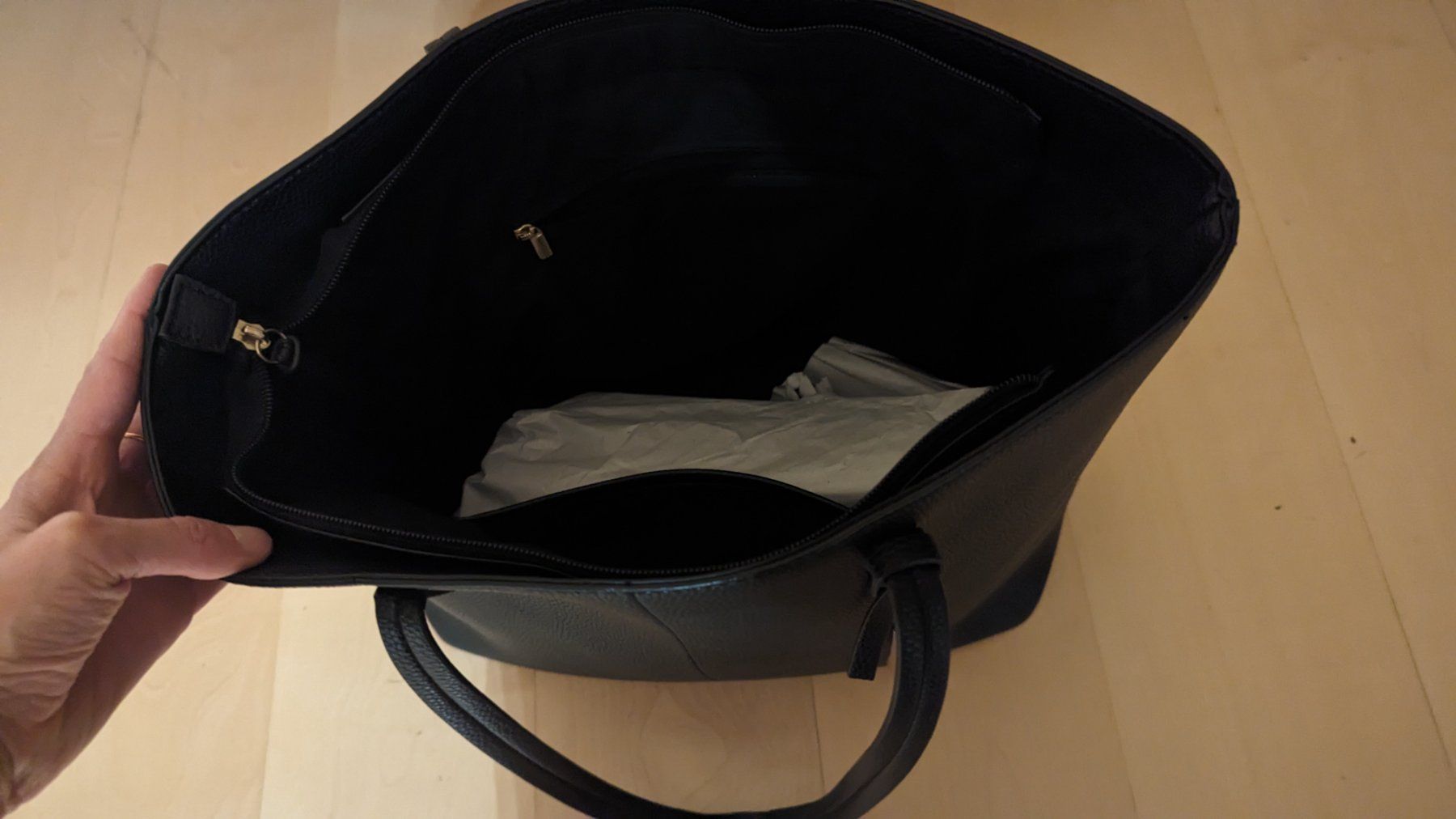 Taschen für Damen: Handtasche – Neu und originalverpackt aus Wettingen von Nini54 1