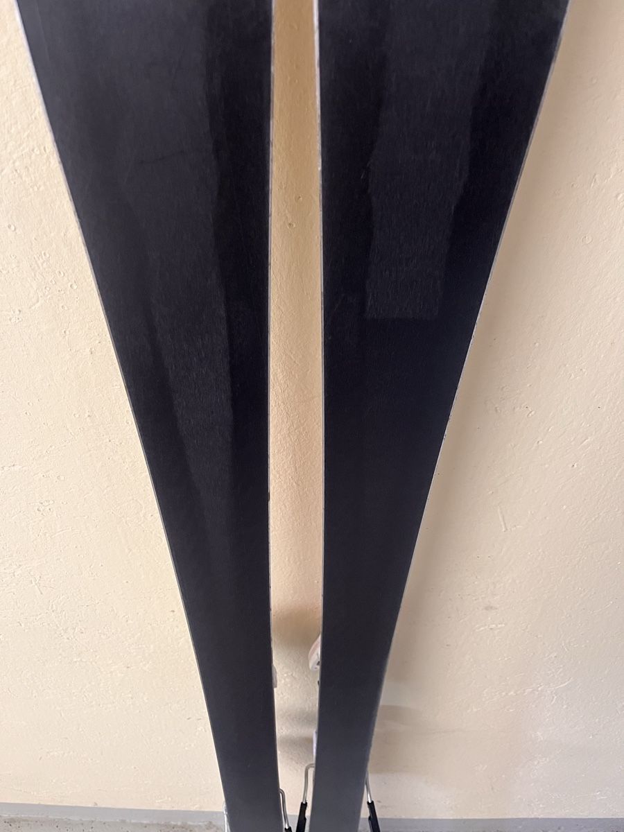 Atomic Skis: Atomic VR2 Dynamic skis with poles, ready for winter! – Gebraucht aus Fällanden von wunschkind79 5