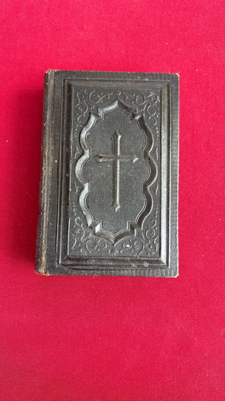 Bücher: Antike Andachtsbuch mit Kreuzmuster – Gebraucht aus Schübelbach von Dolly990_2