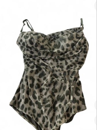 Green leo print body