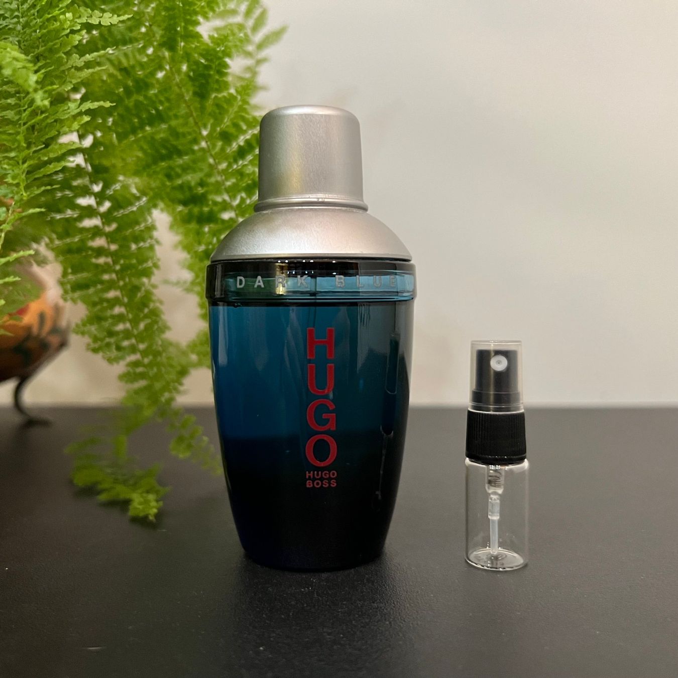 Hugo Boss Parfum & Eau de Toilette: Hugo Boss Dark Blue 2ml Tester – Neu (gemäss Beschreibung) aus Hüttikon von Yatzu