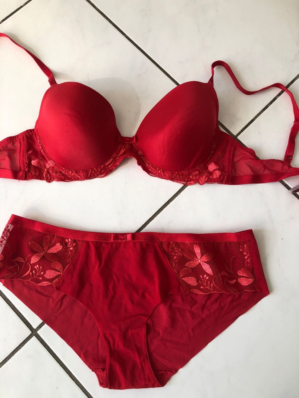 Altra biancheria intima: Unterwäsche-Set Gr 36/B – Usato da Zell ZH venduto da Guffos