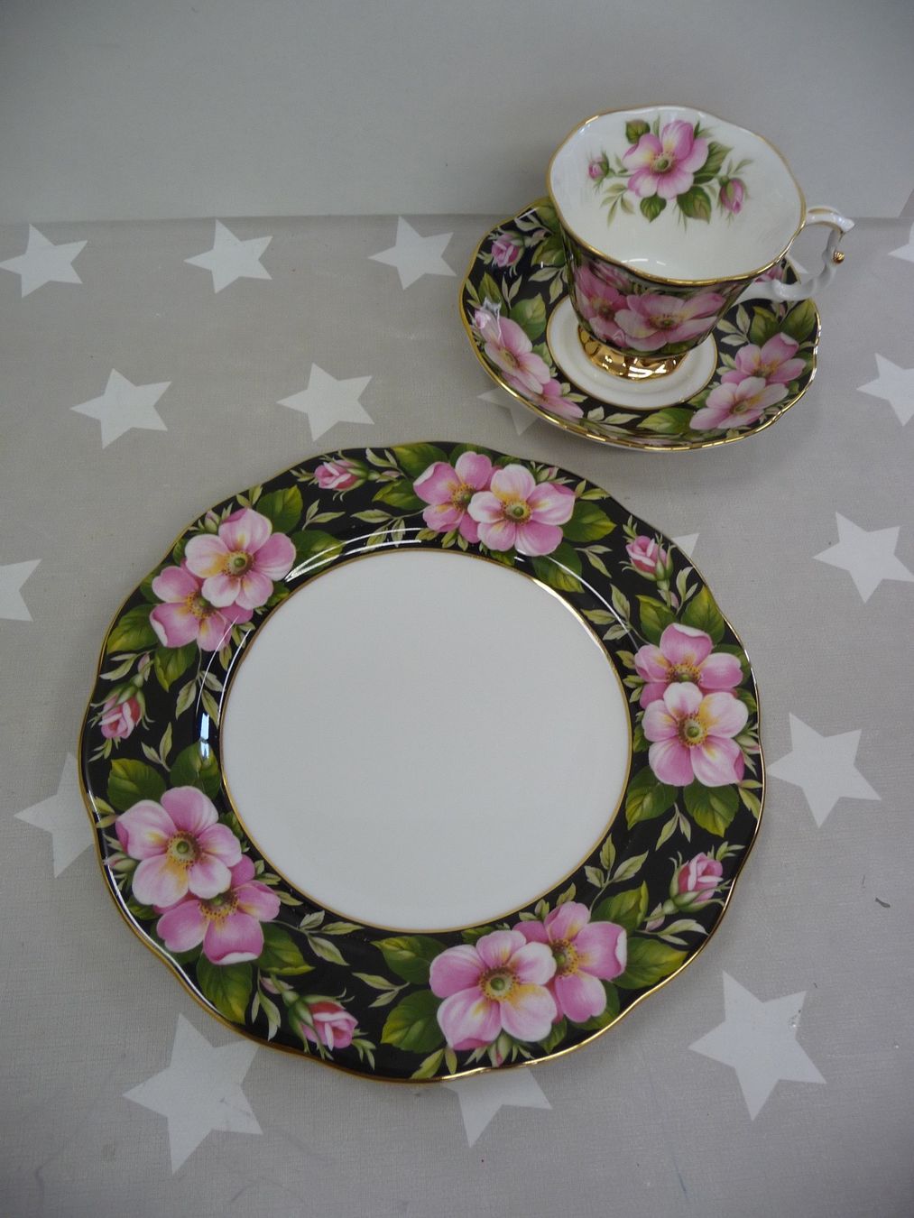 Royal Albert Set di piatti: Royal Albert Alberta Rose "Trio" – Usato da Rafz venduto da Powacaddy