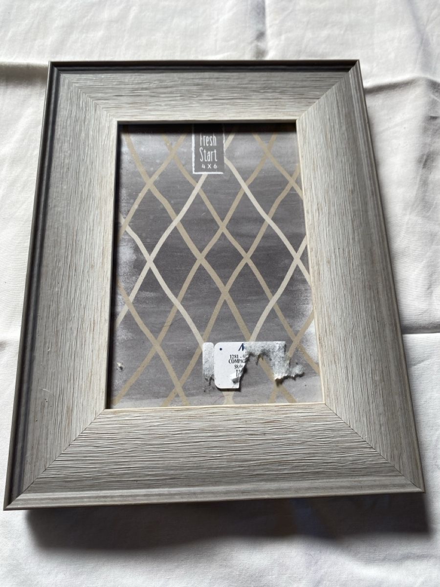 Cornici: Grey Wood Picture Frame, Rustic Cottage Decor – Nuovo (secondo la descrizione) da Buttikon SZ venduto da Maxwelltime