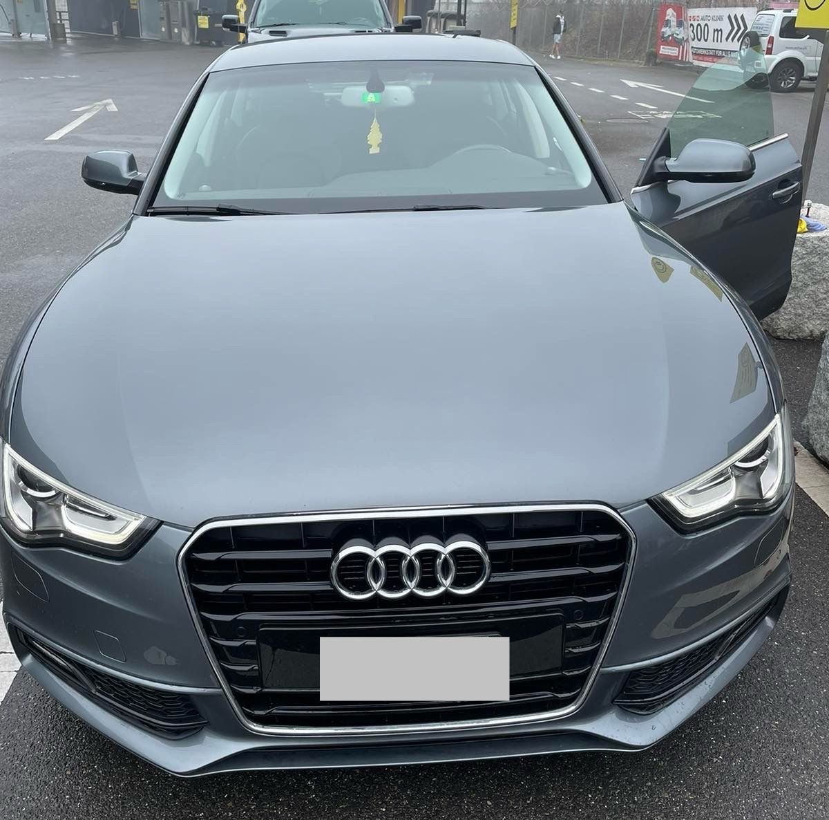 Audi Autos: Audi A5 – Gebraucht aus Rotkreuz von E321