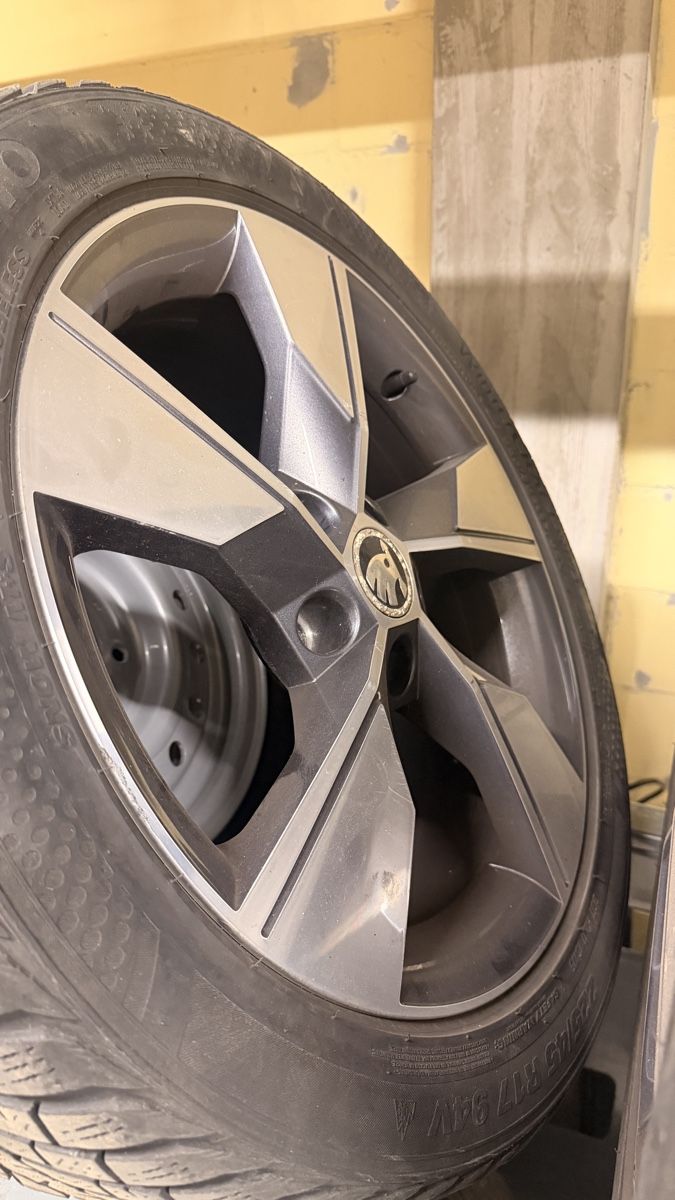 Pneus & Kompletträder: Skoda Superb Winterräder – Gebraucht aus Basel von RGTI3