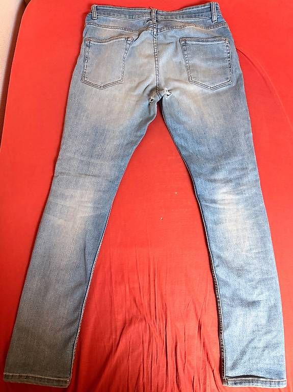 Jeans: Hellblaue Slim Fit Jeans - Gr. 31/32 – D'occasion à Glattbrugg par amzh 2