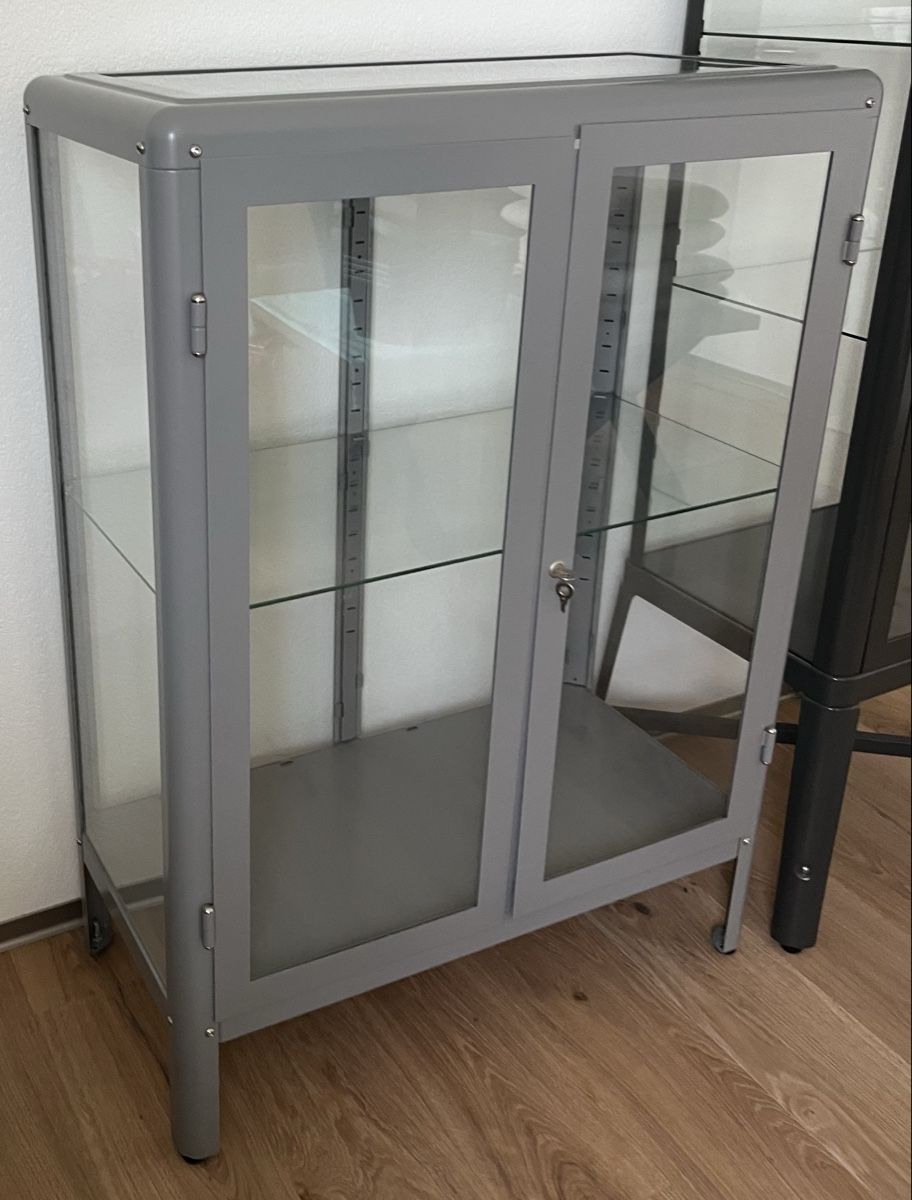 Ikea Vitrines: Ikea Fabrikör Vitrine – D'occasion à Tafers par thunsch_ 1