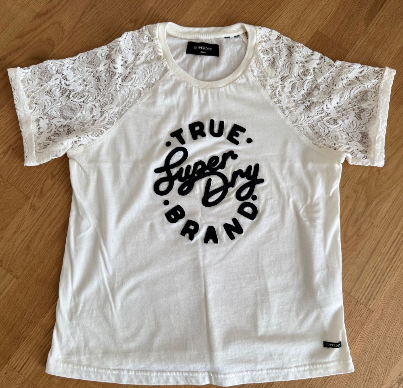 Superdry T-shirt: Superdry Damen-Shirt Grösse 38 – Usato da Frauenkappelen venduto da HDPerle