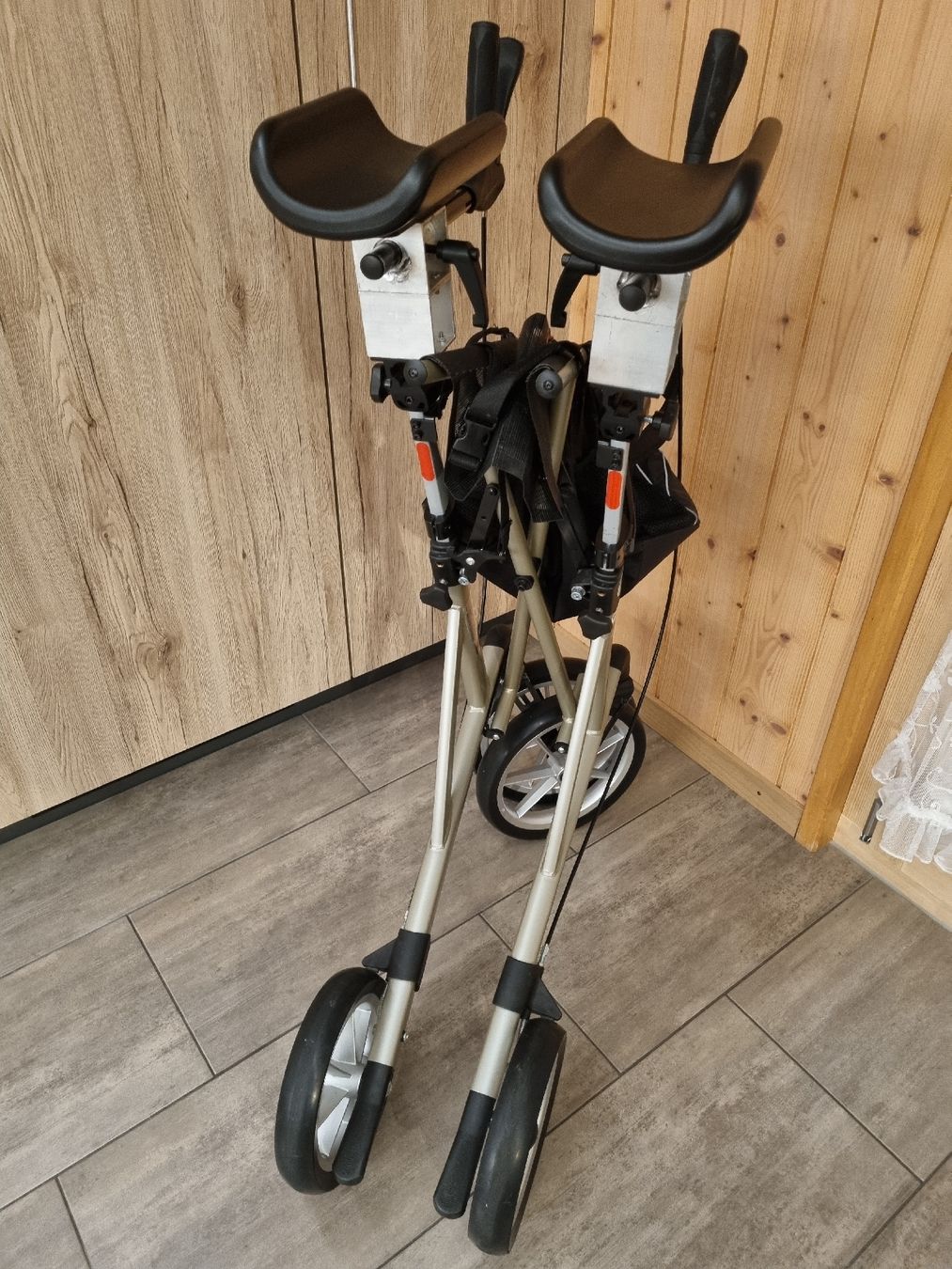 Ausili per la deambulazione: Birkenrot Hochrollator / Unterarmauflage Rollator – Usato da Reichenbach i. K. venduto da Fanki83 5