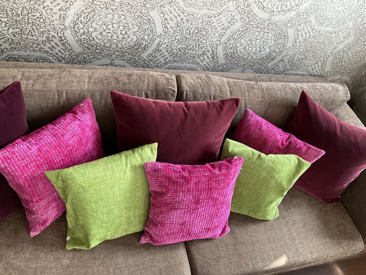 Lambert Cuscini: 8 Kissen von Lambert Design – Usato da Oberkirch LU venduto da Roeschu28