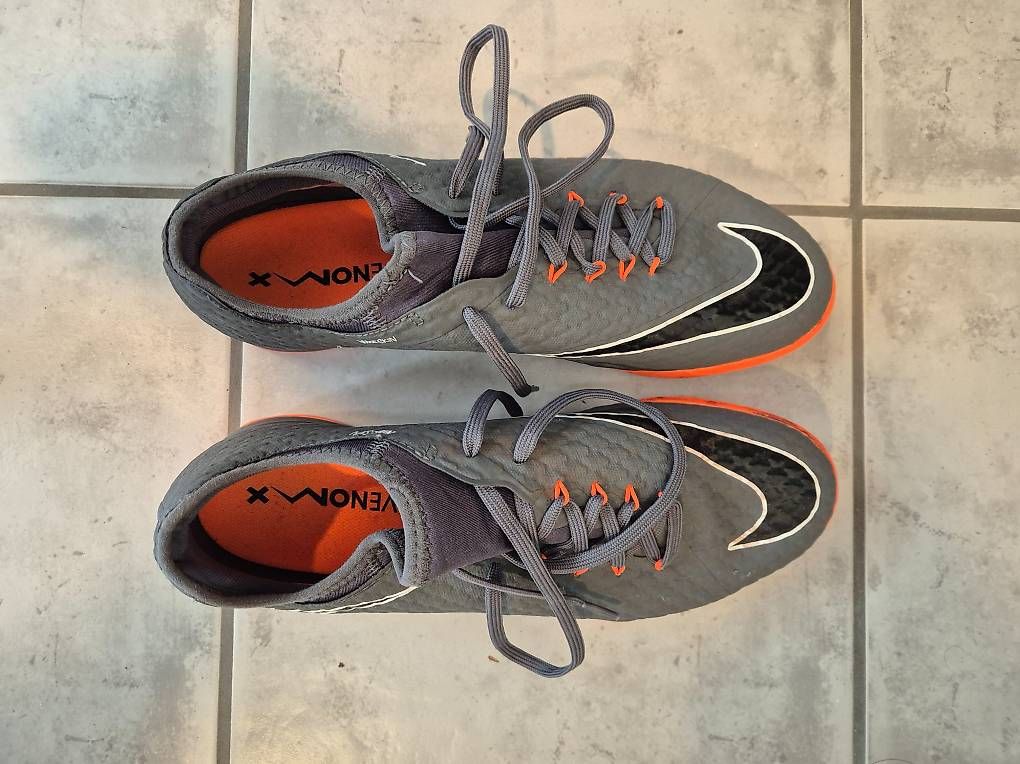 Scarpe per ragazzi: Fussball Hartplatz- oder Hallenschuhe – Usato da Hochwald venduto da MrSale