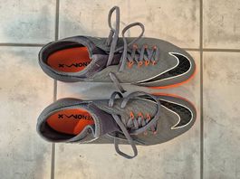 Fussball Hartplatz- oder Hallenschuhe