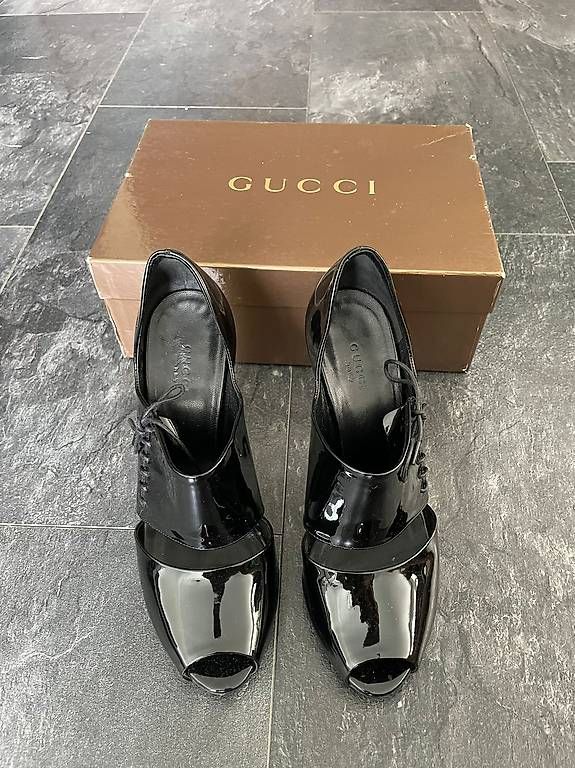 Scarpe da donna: Gucci Sandalen Schwarz Grösse 38.5 – Usato da Sissach venduto da Akimbaro