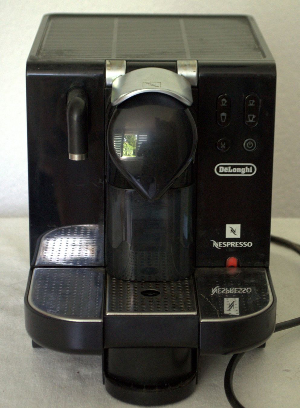 De'Longhi Kaffeemaschinen & Espressomaschinen: Nespresso Delonghi Kaffeemaschine / machine à café – Gebraucht aus Collonges von arashee 3