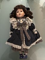 Sammlerpuppe aus Porzellan, sehr guter Zustand, Winter