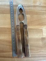 Nussknacker mit Holz Griff
