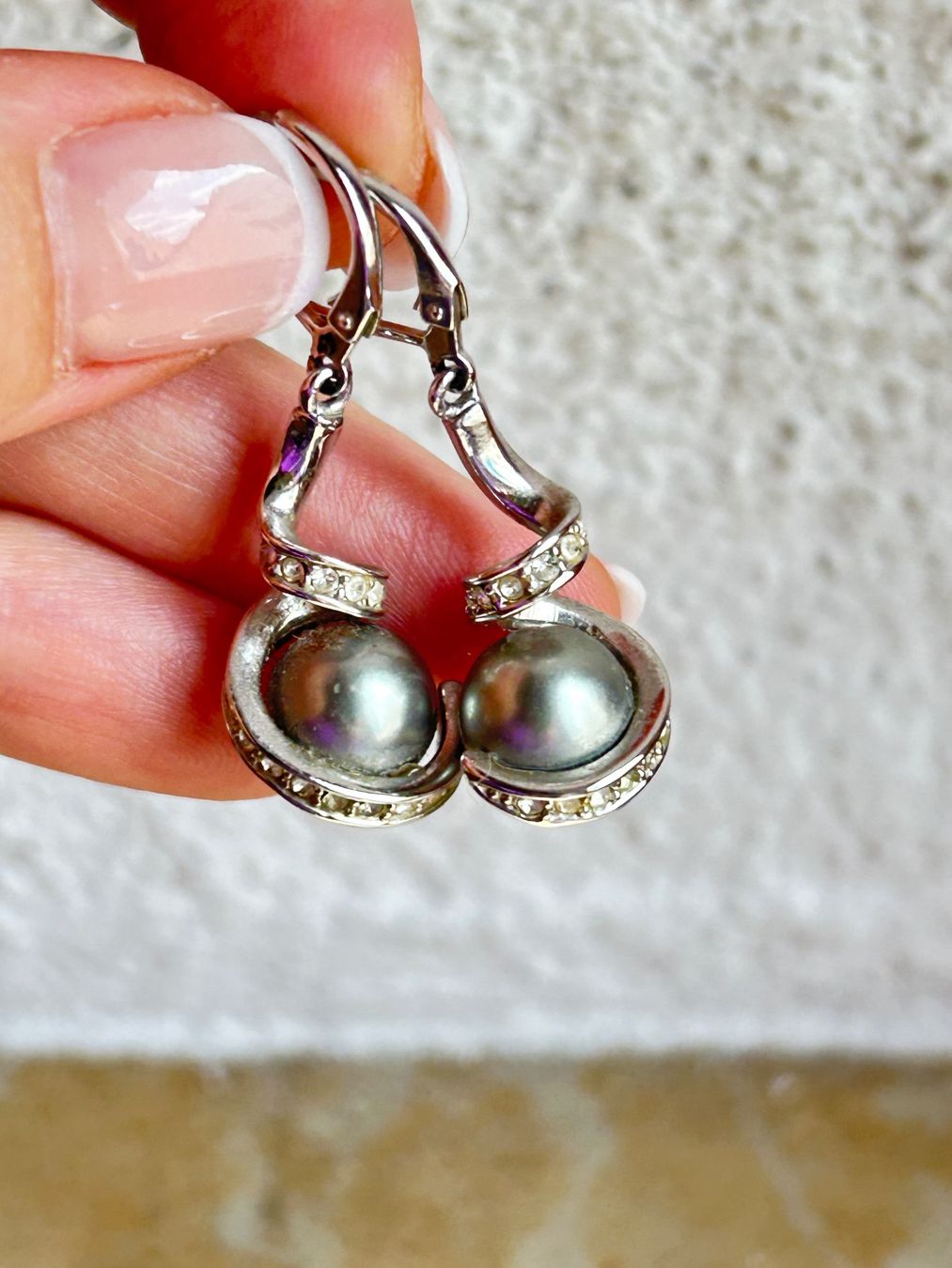 Orecchini pendenti & Orecchini a lobo: Elegante Ohrhänger mit Perle grau – Usato da Dittingen venduto da Bellevista