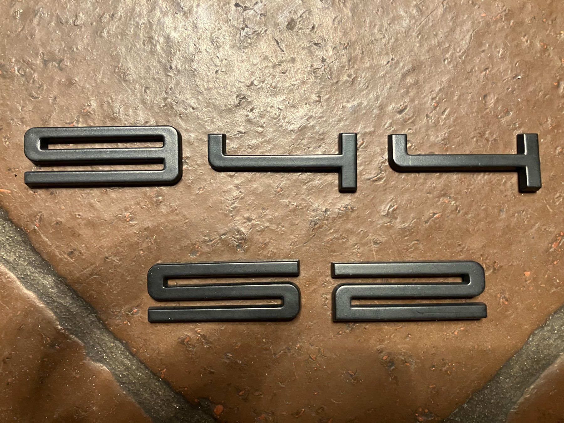 Porsche Toutes les pièces auto: Logos originaux Porsche 944 S2 – D'occasion à Ursy par TestaRossa