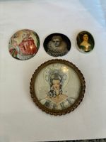 4 plaques peintes sur cuivre,porcelaine et tissus