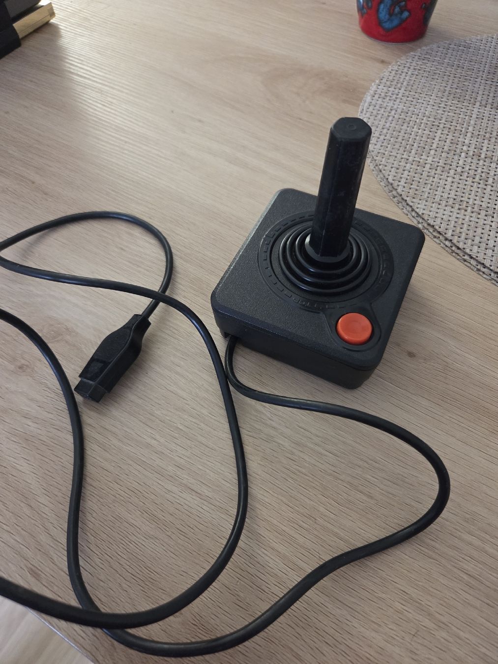 Atari Console: Joystick classique pour console de jeu rétro noir atari – Usato da Tramelan venduto da mic_5lzm 1
