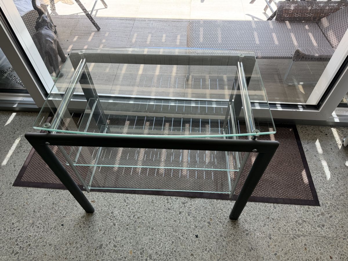 Tavoli: Glas Tisch mit 3 Tablaren – Usato da Dürrenroth venduto da Clifford 3