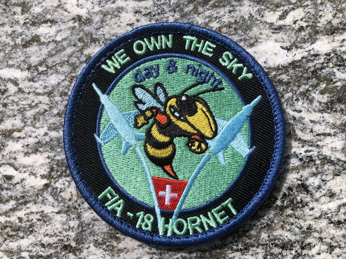 Schweizer Armee Placchette & Badge: Armee Luftwaffe Pilot Badge FA - 18 Super Hornet Patch – Nuovo (secondo la descrizione) da Madiswil venduto da TEMISO