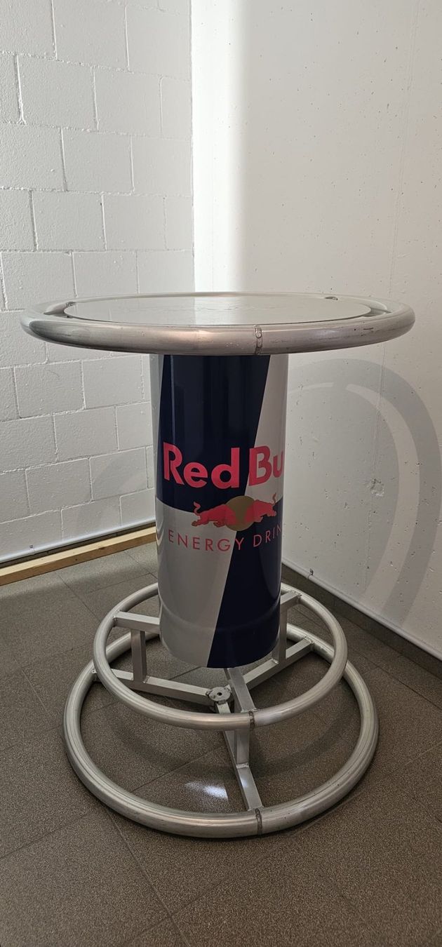 Tavoli: Stehtisch Red Bull Design Metall  109cm 85cm – Usato da Waltenschwil venduto da gaby70