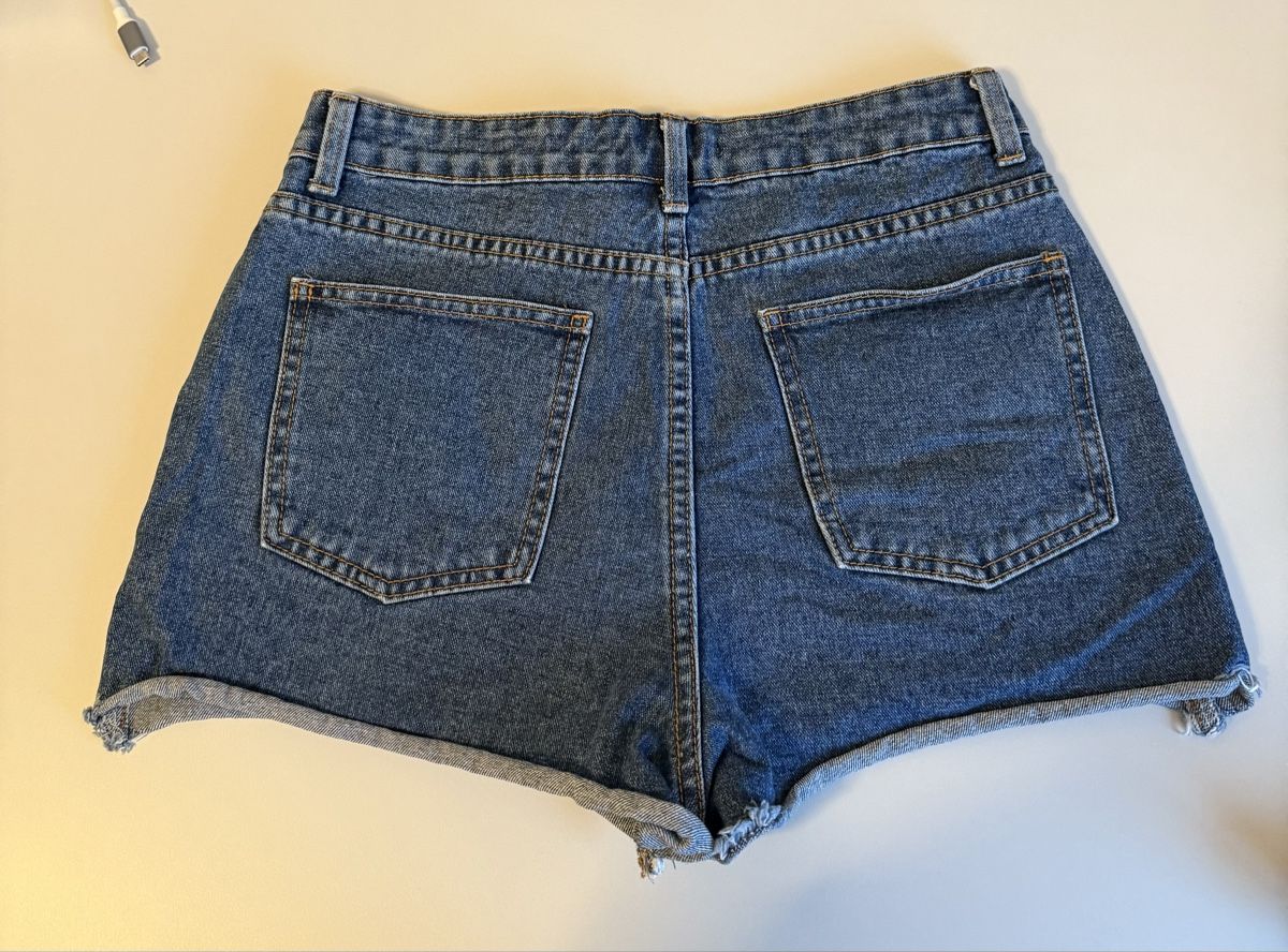Jeans: Shorts (36) – Usato da Herisau venduto da Fashionata0609 1
