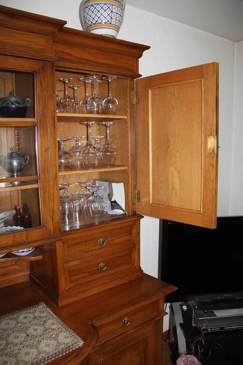 Credenze: Antikes Buffet aus Nussbaum 1920 – Usato da Thun venduto da Unitho 3