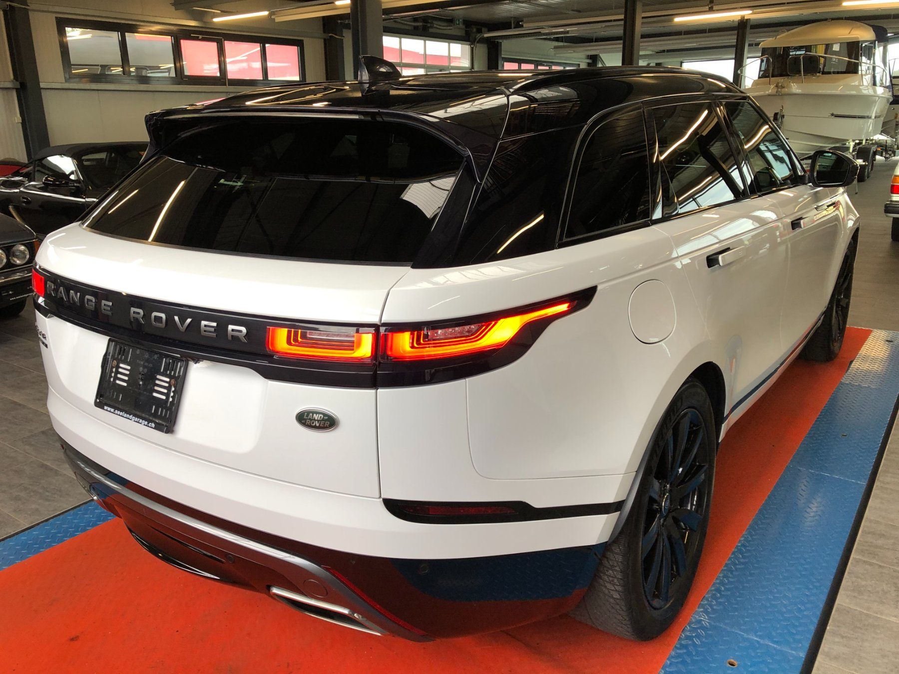 Land Rover Automobili: LAND ROVER Range Rover Velar R-Dynamic D 300 S Automatic – Usato da Gampelen venduto da Steuer0 4