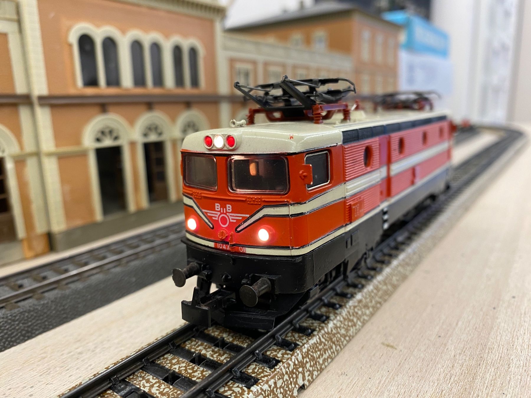 Märklin Modellini di ferrovie: Märklin 3041 ÖBB BR 1043 – Usato da Lupsingen venduto da New-Haven