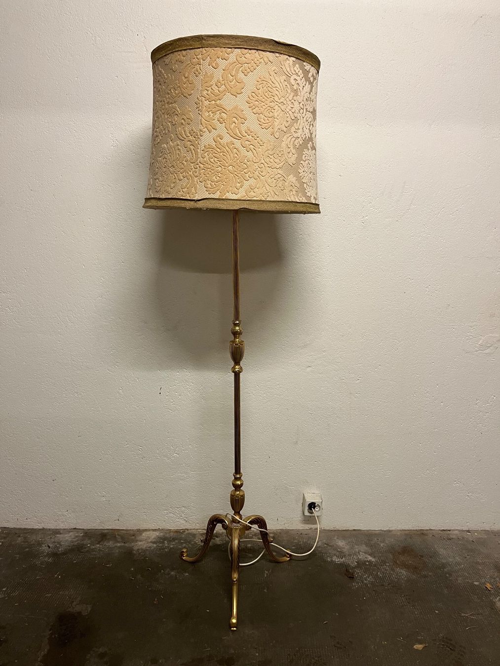 Lampade: Ancienne lampe sur pied – Usato da lausanne venduto da esploras 2