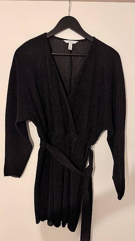 Vestiti: Robe H&M noire  – Usato da Biel/Bienne venduto da Cli 1