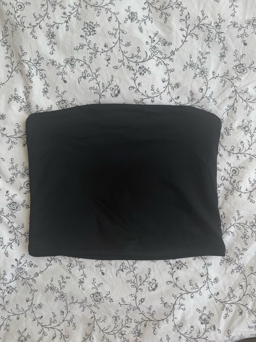 Top: Schwarzes Bandeau-Top – Nuovo (secondo la descrizione) da Unterägeri venduto da ann_x8pf