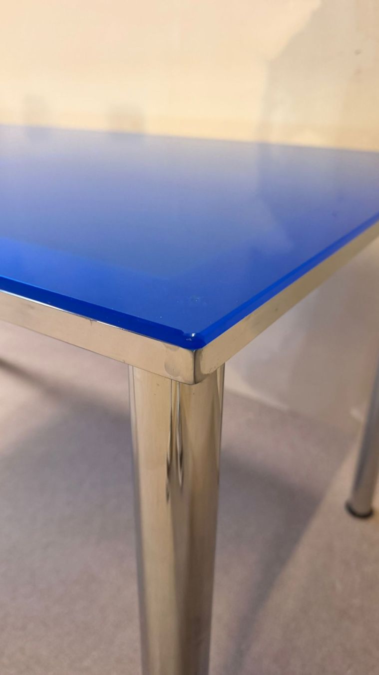 Tavoli: Blauer Esstisch aus Glas mit Chromfüssen – Usato da Rickenbach ZH venduto da Der-Insider 8