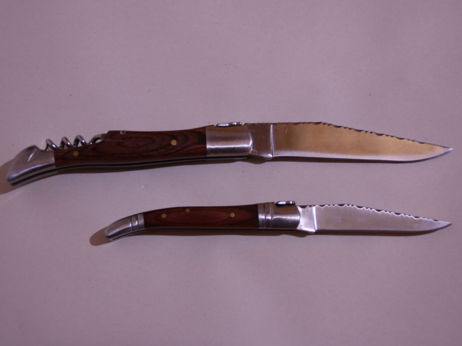 Laguiole Taschenmesser: 2 Laguiole Messer Set Geschenkbox Klappmesser neuwertig – Gebraucht aus Winterthur von lea_wml8 2
