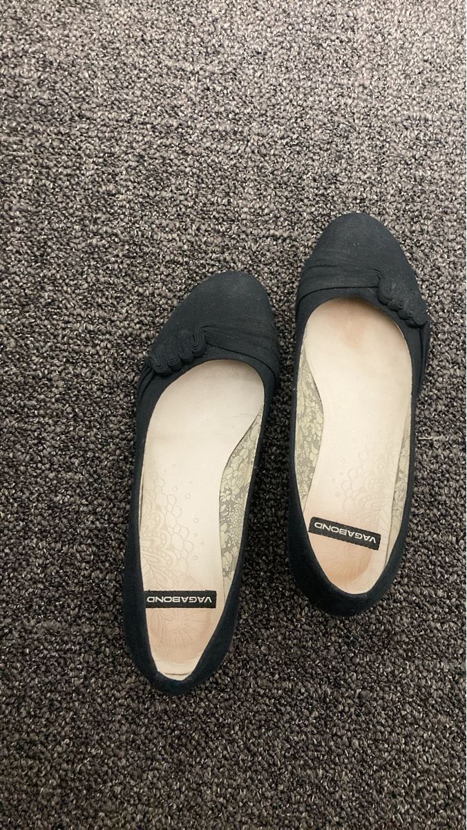 Vagabond Scarpe da donna: Schwarze Vagabond pumps mit Keilabsatz - 38 – Usato da Wynau venduto da Sunshinee_77
