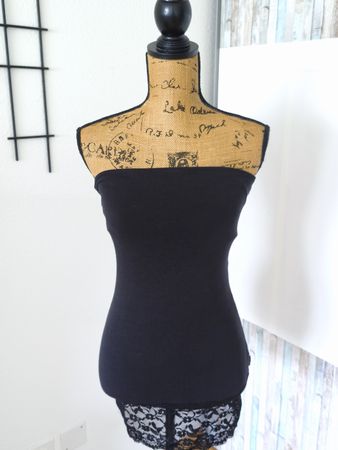 Only Top, Schwarz, Grösse M, mit Spitze am Saum!