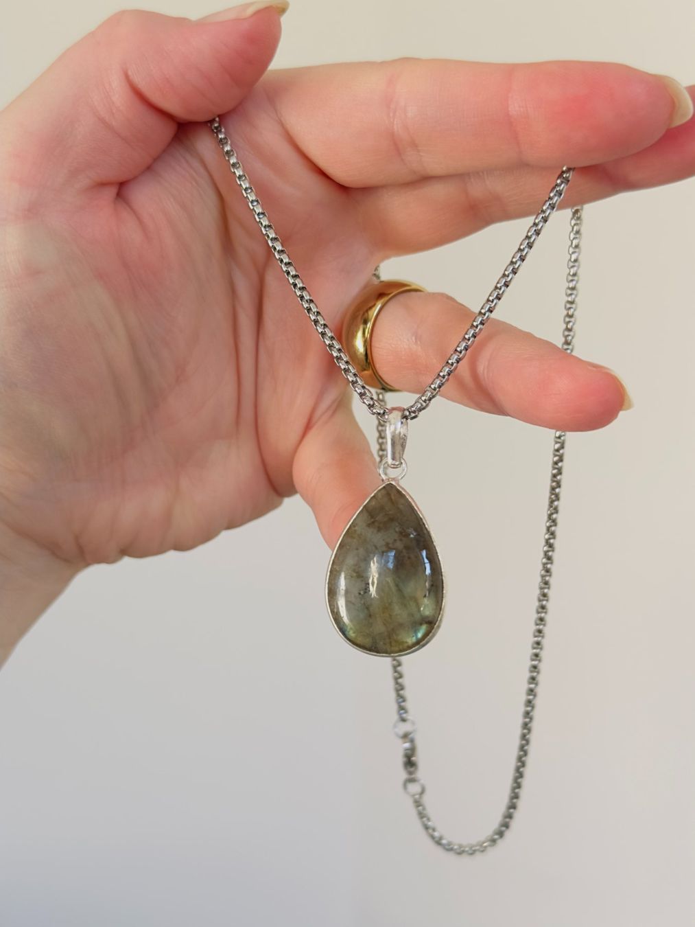 Catenine: Fashionable labradorite necklace – Nuovo e nell'imballaggio originale da Genève venduto da AGBERG 1