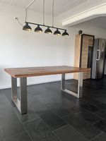Massiver Esstisch aus Holz
