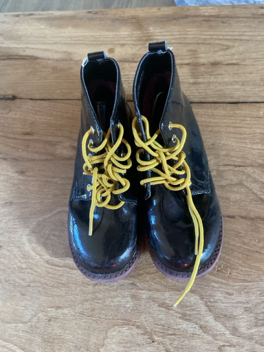 Scarpe per ragazzi: Lack-Boots Gr. 29, Herbst-Schnäppchen! – Usato da Murten venduto da februari