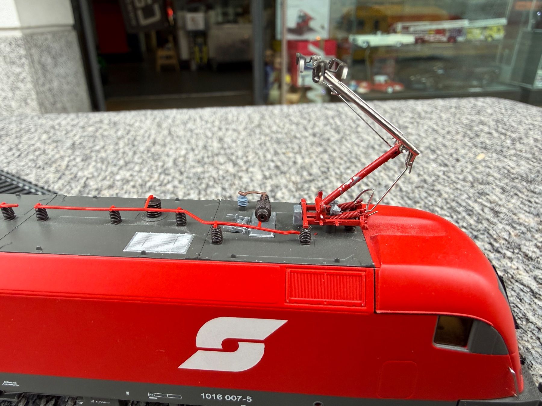 Roco Modellini di ferrovie: Roco H0 DC Taurus 1016 007-5 ÖBB – Usato da Chiasso venduto da Carrara-Modellismo 5
