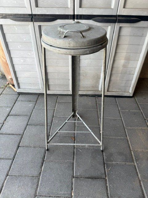 Cestini per rifiuti: Sackgestell mit Deckel für 110 Liter Abfallsack – Usato da Pfaffnau venduto da Gerry1503 1