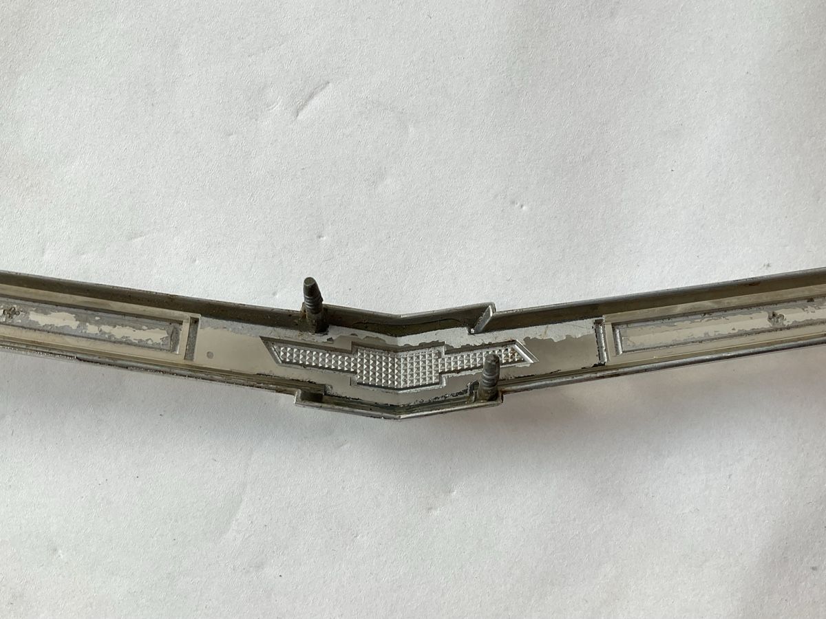 Chevrolet Tutti pezzi di ricambio auto: Emblème vintage Chevrolet  – Usato da Malleray venduto da Robot12 3