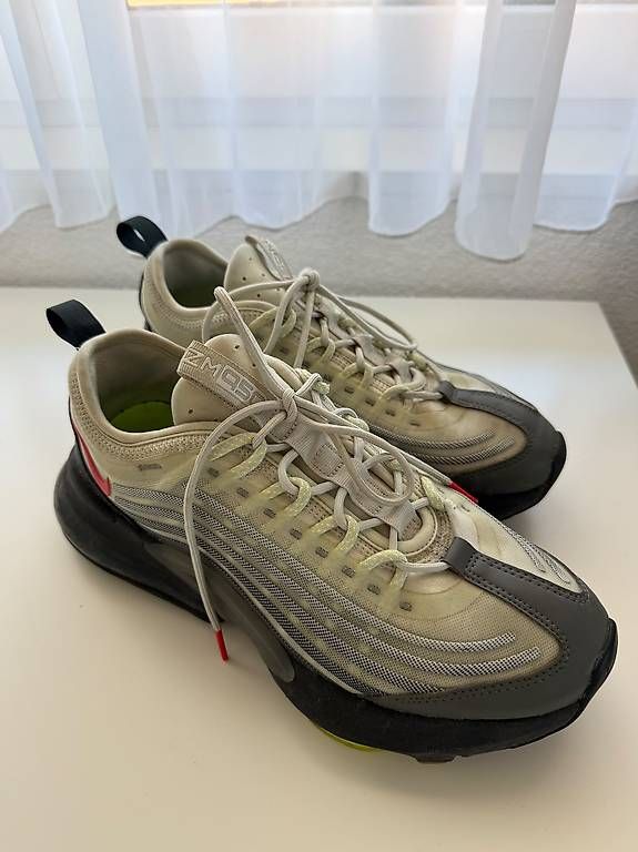 Herrenschuhe: NIKE AIR MAX 720, EU 43 – Gebraucht aus Niederhelfenschwil von Mileko