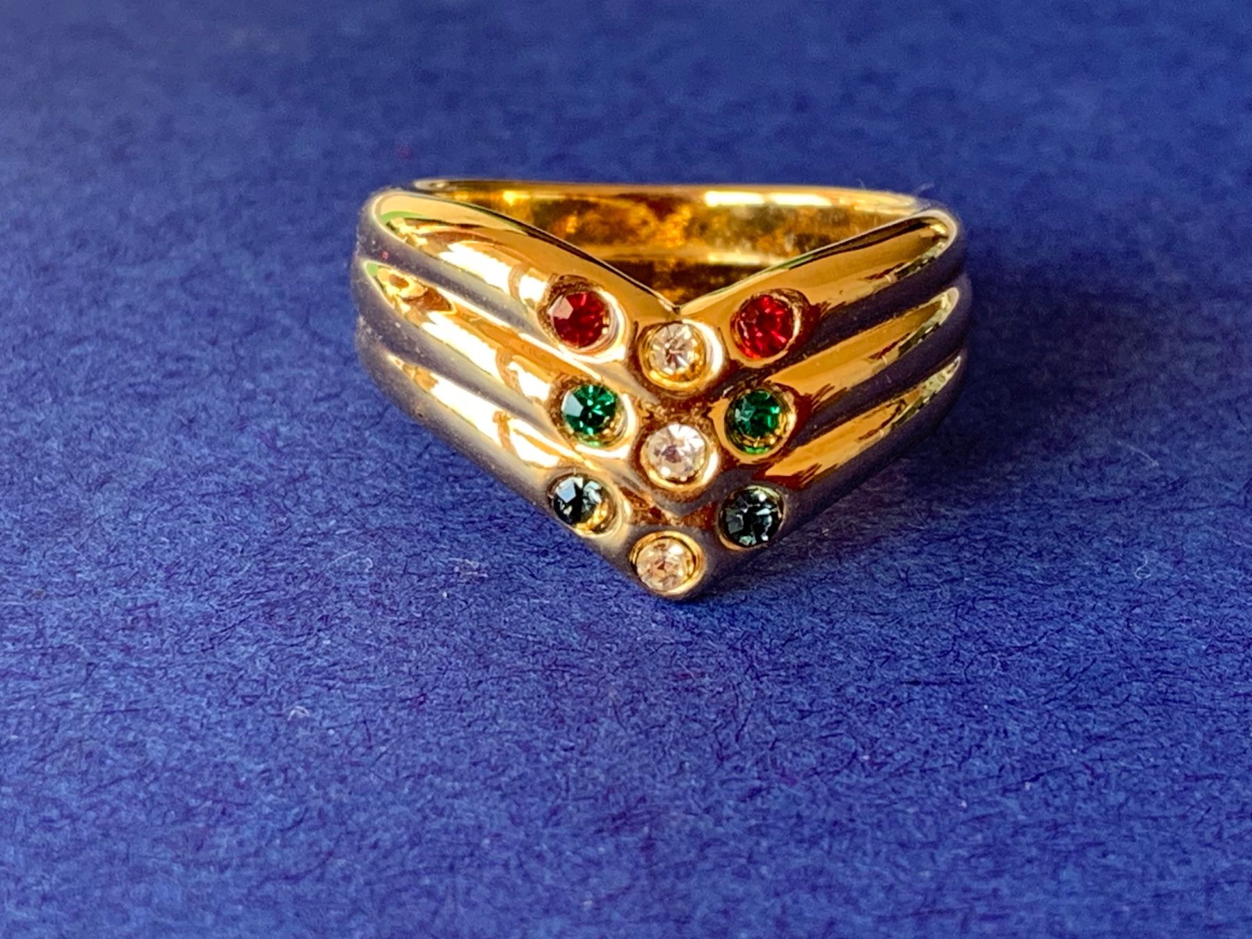 Bagues: Vergoldeter Ring 3 farbige Steinli (57) – D'occasion à Laufen par Bellebellezza 1