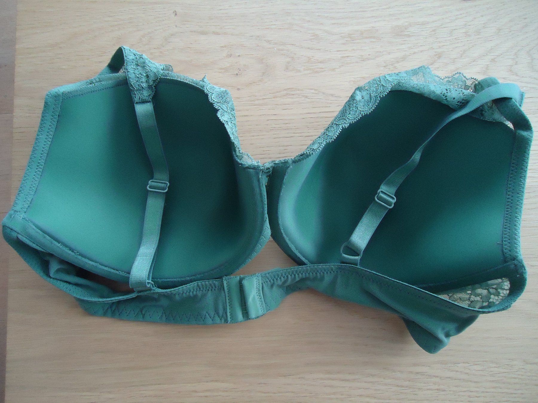 Sonstige Unterwäsche: BH  95C salbeigrün kaki neu – Gebraucht aus Benken SG von Schnurzli1 2